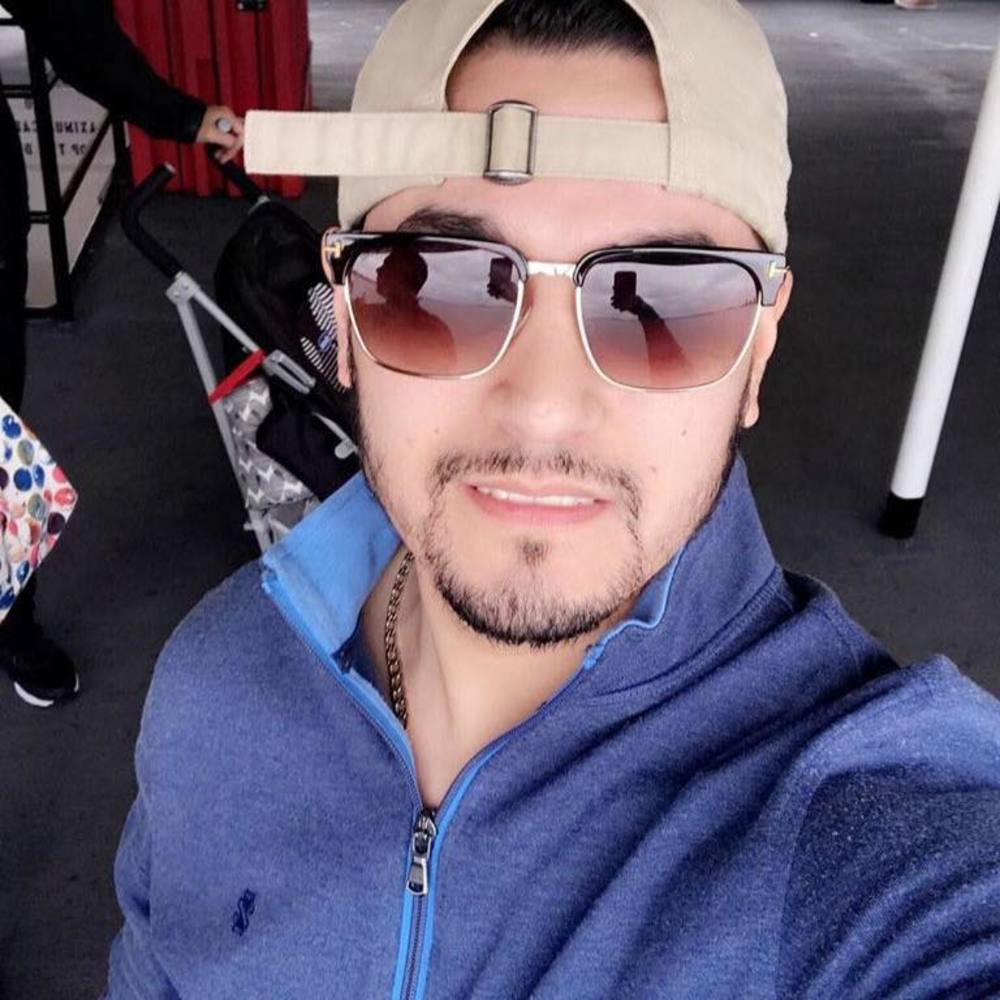 Meet your Posher, Eli